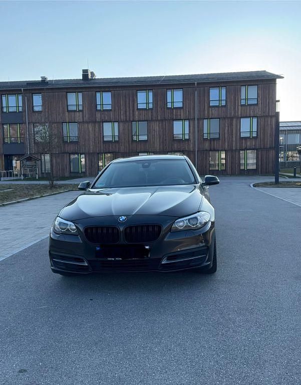 Second-hand BMW 530 258 CP (189 kW) 2014 Maro Berlinǎ