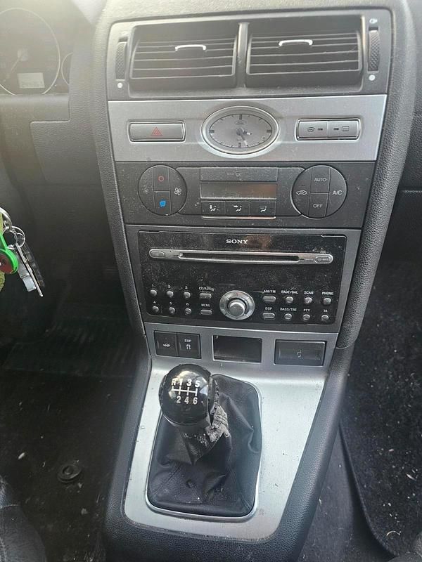 Gebraucht Ford Mondeo 125 PS (91 kW) 2003 Andere farben Kombi