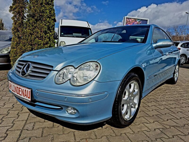 Blau Gebraucht 2004 Mercedes CLK240 Coupé | 7.979 € (Fairer Preis) - Bild 1/4
