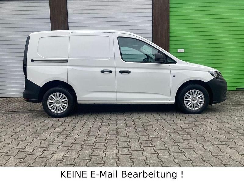 Second-hand VW Caddy 75 CP (55 kW) 2022 Alb Monovolum