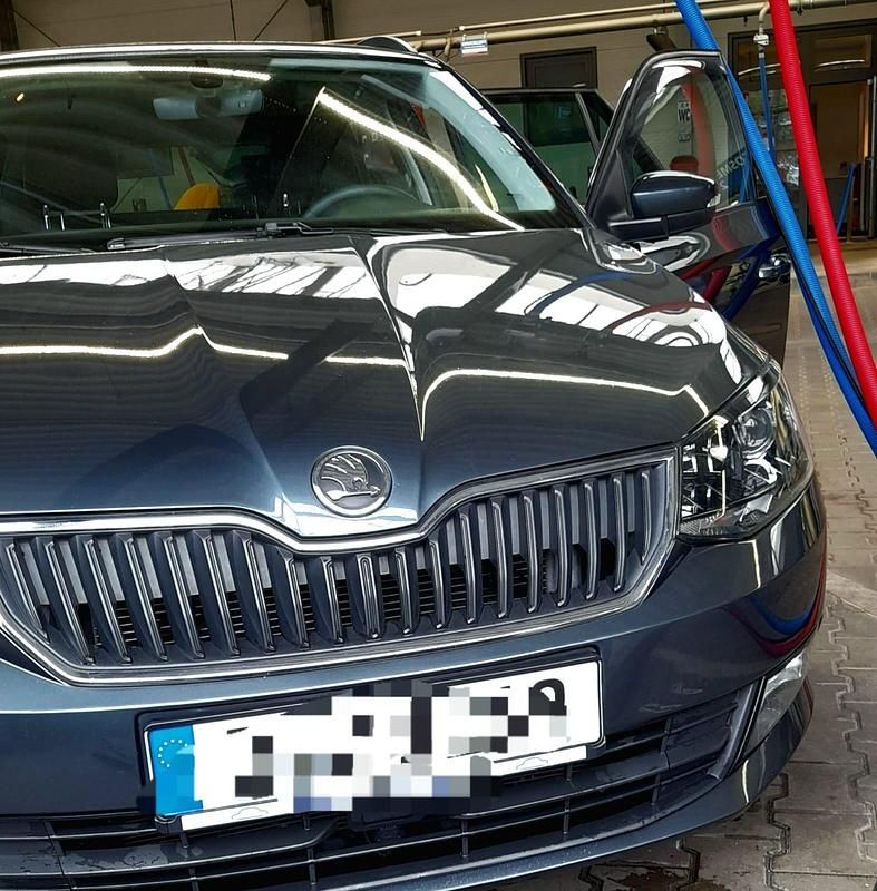 Grau Gebraucht 2015 Skoda Fabia Kombi | 9.000 € (Superpreis) - Bild 1/4
