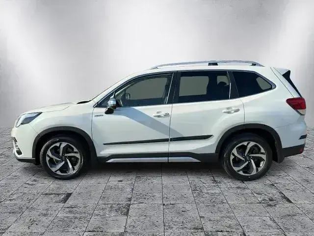 Gebraucht Subaru Forester Platinum 150 PS (110 kW) 2023 Crystal white pearl SUV