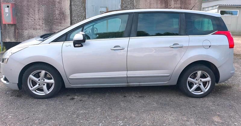 Silber Gebraucht 2012 Peugeot 5008 Van / Kleinbus | 1.000 € (Superpreis) - Bild 1/4
