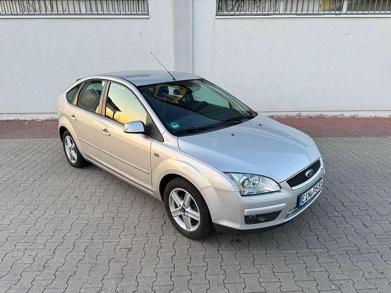 Gebraucht Ford Focus Ghia 125 PS (91 kW) 2007 Silber Limousine