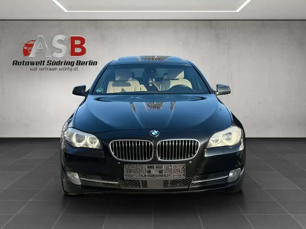 Käytetty BMW 525 Performance 204 HP (150 kW) 2010 Musta Sedan