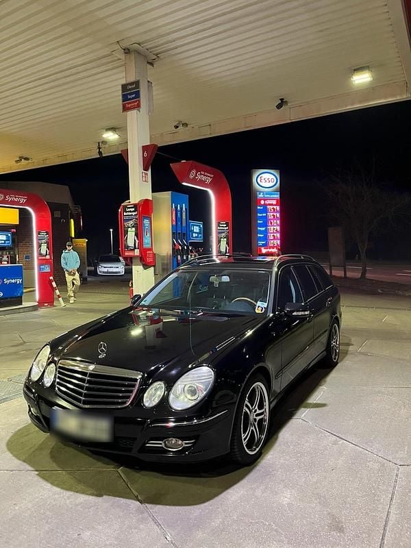 Schwarz Gebraucht 2009 Mercedes E320 Avantgarde Kombi | 5.850 € (Fairer Preis) - Bild 1/2