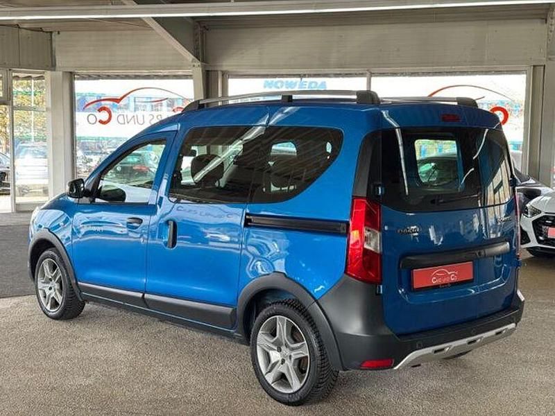Gebraucht Dacia Dokker Stepway 131 PS (96 kW) 2020 Blau Van / Kleinbus