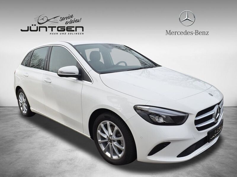 Weiß Gebraucht 2019 Mercedes B180 Style Van / Kleinbus | 22.222 € (Teuer) - Bild 1/4