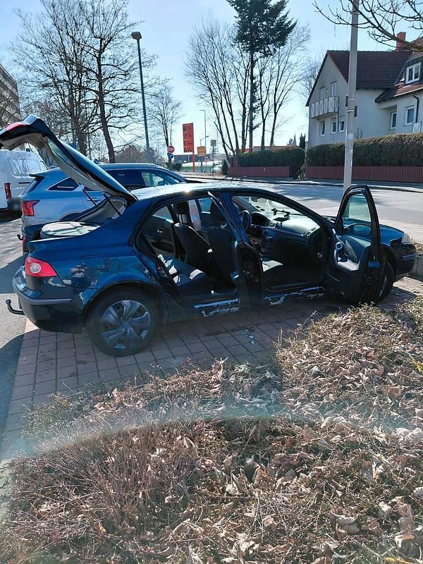 Gebraucht Renault Laguna III Dynamique 131 PS (96 kW) 2007 Grün Limousine