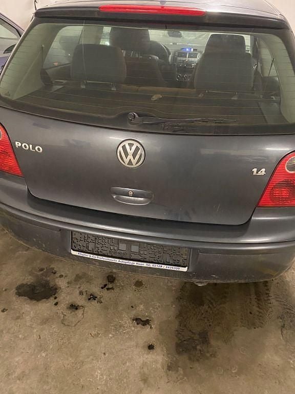 Grau Gebraucht 2002 VW Polo Basis Limousine | 850 € (Guter Preis) - Bild 1/4