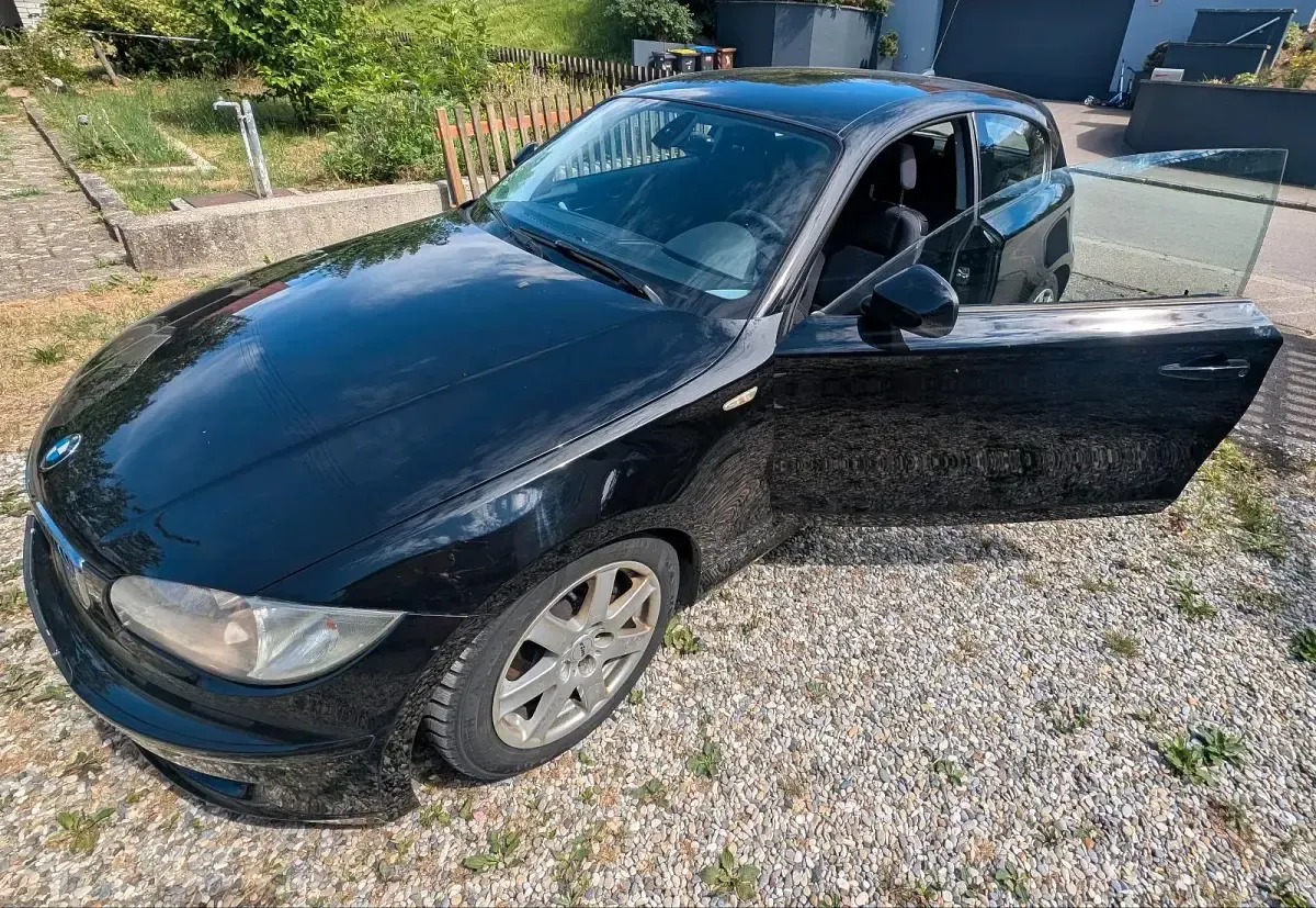 Gebraucht BMW 116 122 PS (89 kW) 2012 Schwarz Kleinwagen