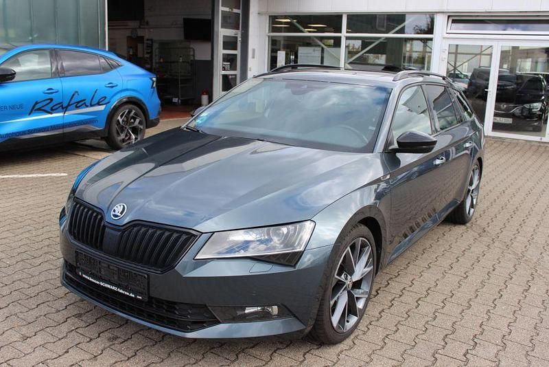 Grau Gebraucht 2017 Skoda Superb SportLine Kombi | 14.990 € (Fairer Preis) - Bild 1/4