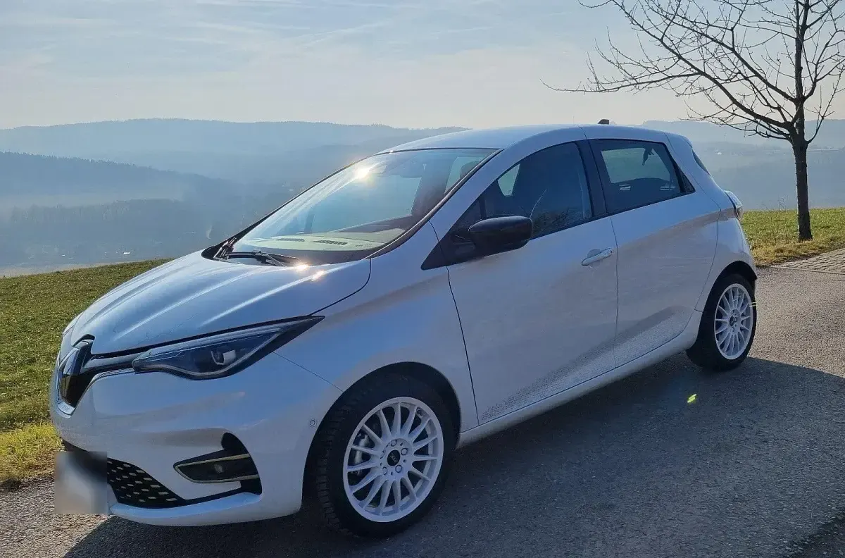 Gebraucht Renault Zoe Iconic 100 kW (136 PS) 2023 Weiß Kleinwagen