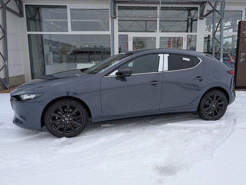 Neu Mazda 3 140 PS (102 kW) 2026 Grau Limousine