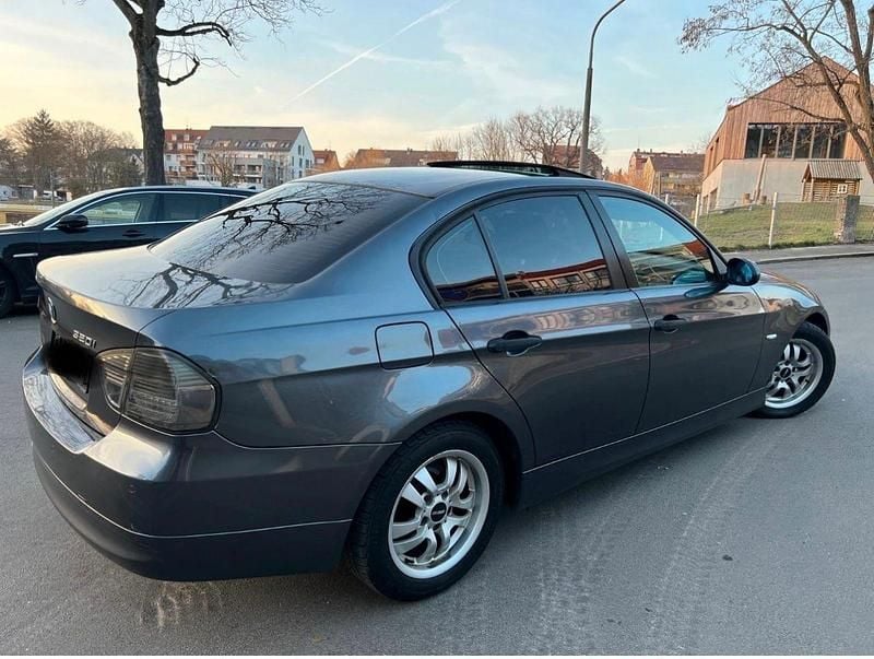 Second-hand BMW 320 150 CP (110 kW) 2005 Negru Berlinǎ