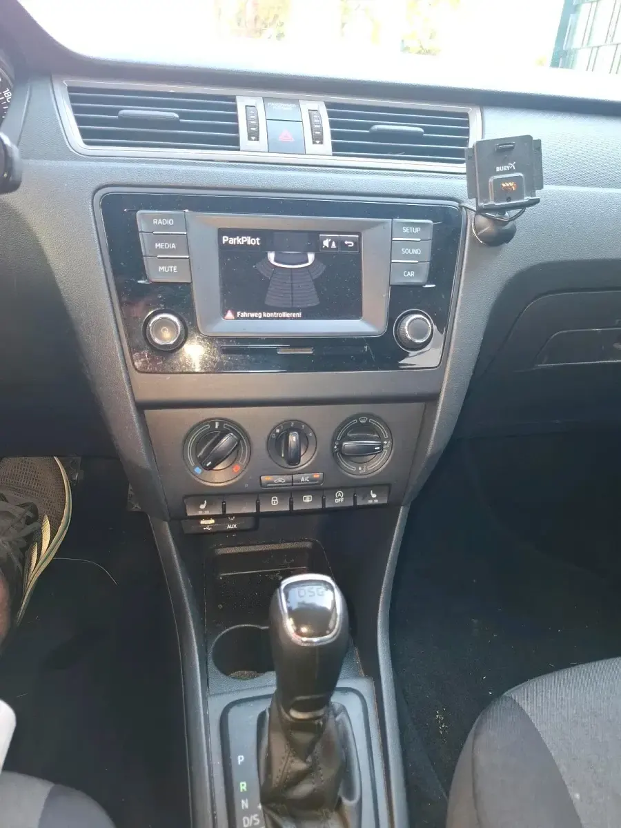 Gebraucht Skoda Rapid Ambition 90 PS (66 kW) 2015 Silber Kleinwagen