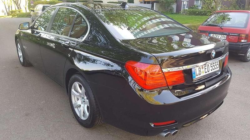 Second-hand BMW 730 245 CP (180 kW) 2010 Negru Berlinǎ