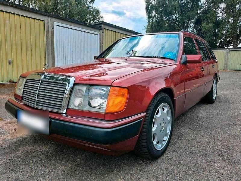 Gebraucht Mercedes 300 110 PS (80 kW) 1992 Rot Kombi