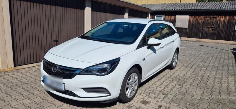Weiß Gebraucht 2017 Opel Astra Kombi | 7.900 € (Fairer Preis) - Bild 1/4