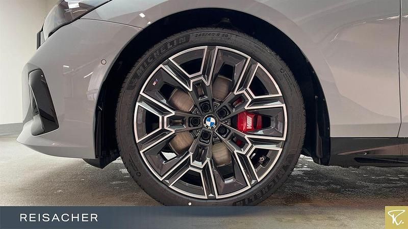 Neu BMW 540 Performance 303 PS (222 kW) 2026 M brooklyn grau metallic Kombi