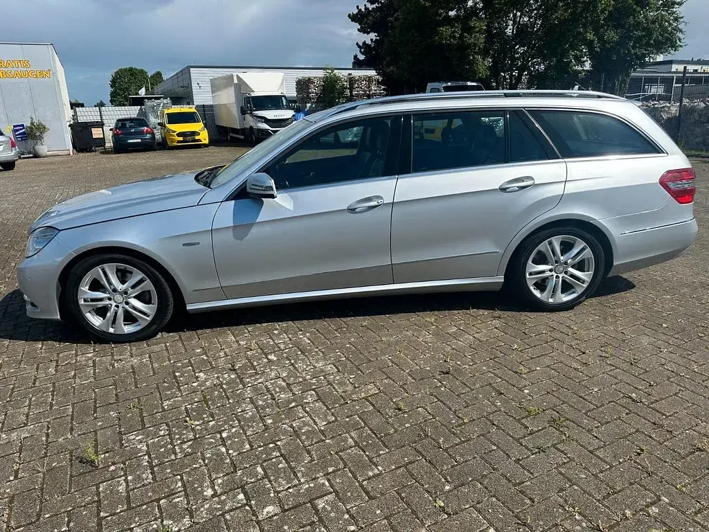 Gebraucht Mercedes E220 170 PS (125 kW) 2011 Silber Kombi