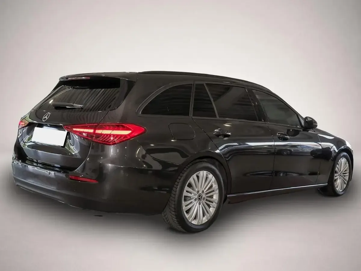 Gebraucht Mercedes C200 163 PS (119 kW) 2023 Manufacturer
