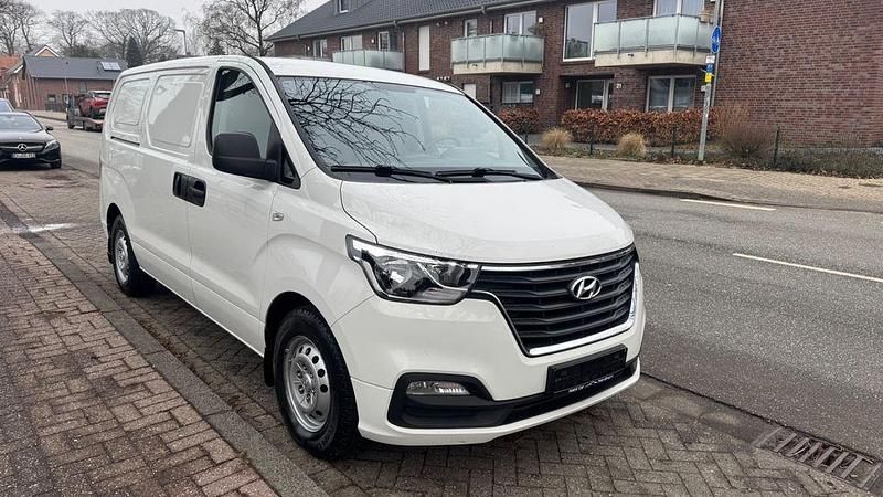 Gebraucht Hyundai H-1 170 PS (125 kW) 2019 Weiß Van / Kleinbus