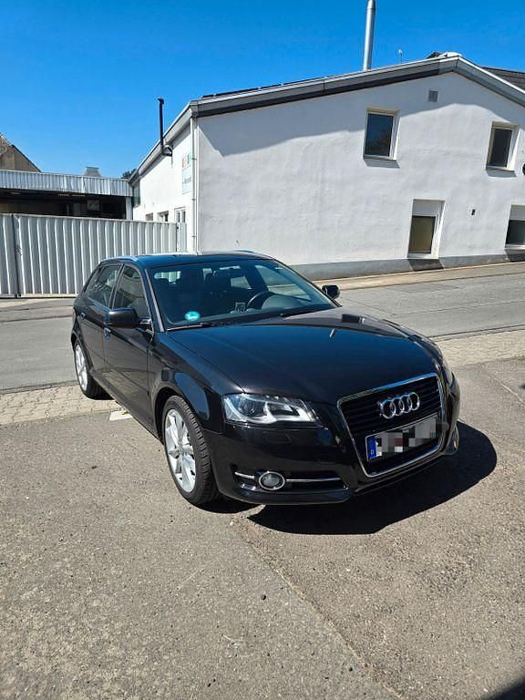 Second-hand Audi A3 S-Line 105 CP (77 kW) 2012 Negru Hatchback