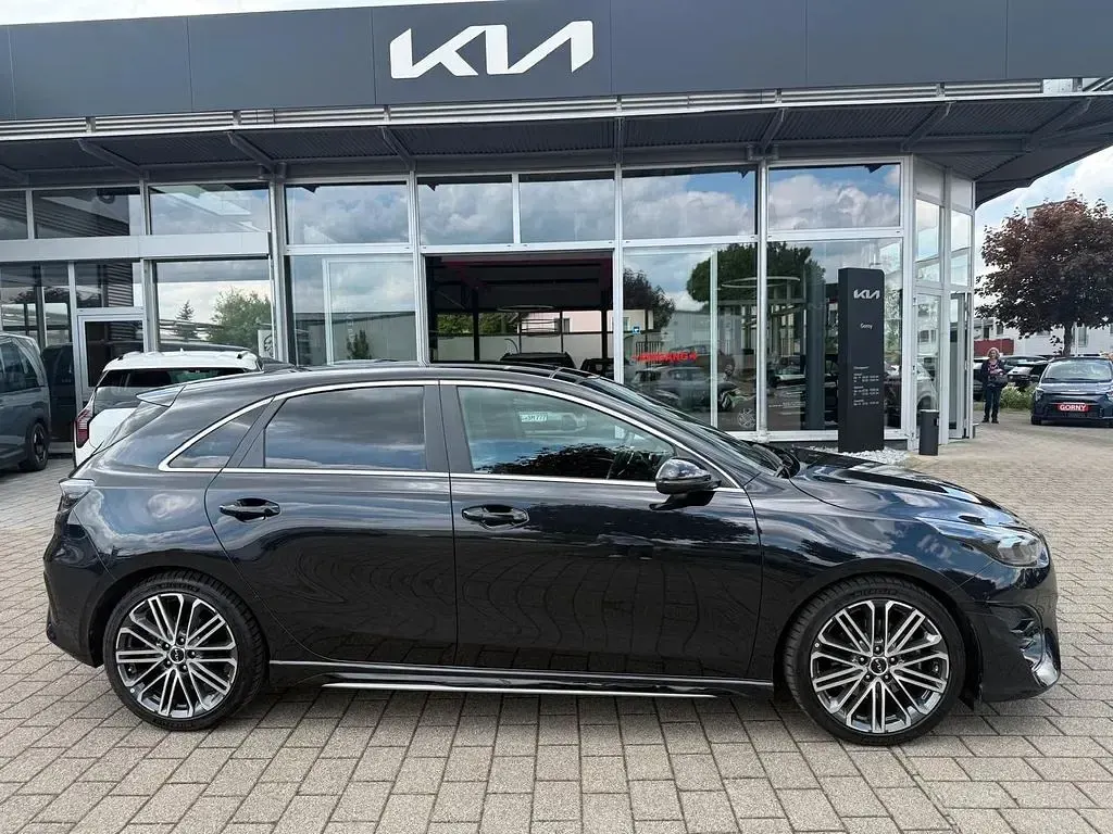 Gebraucht Kia Ceed 160 PS (117 kW) 2022 Schwarz Kleinwagen