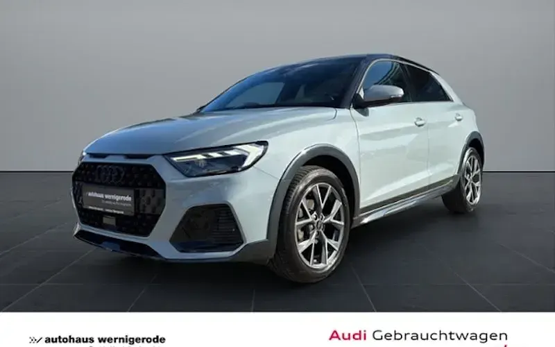 Gebraucht Audi A1 Ambiente 110 PS (80 kW) 2023 Rot SUV