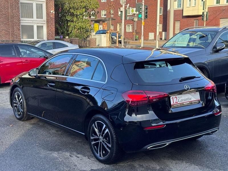 Gebraucht Mercedes A180 Advanced 136 PS (100 kW) 2023 Schwarz Limousine