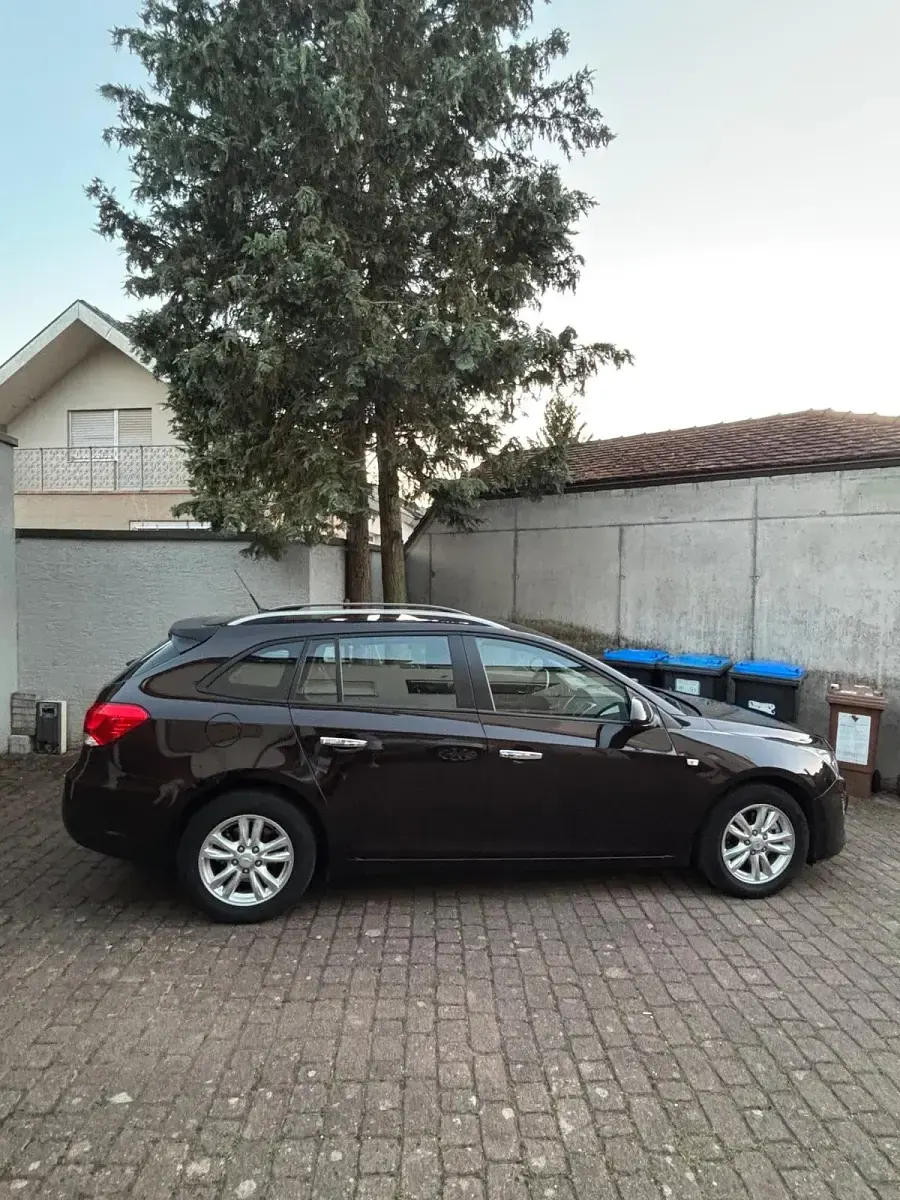 Gebraucht Chevrolet Cruze LT 131 PS (96 kW) 2012 Braun Kombi