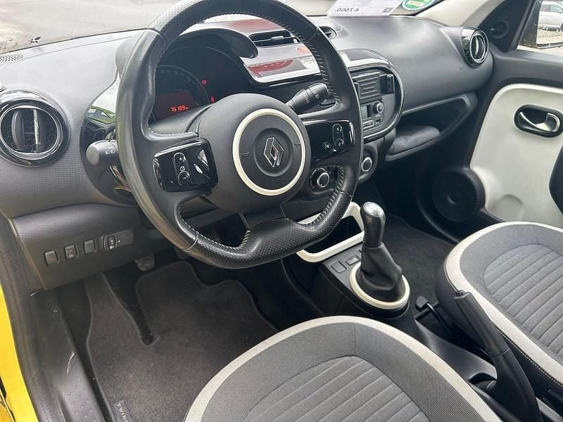 Używany Renault Twingo Liberty 71 KM (52 kW) 2016 Żółty Hatchback