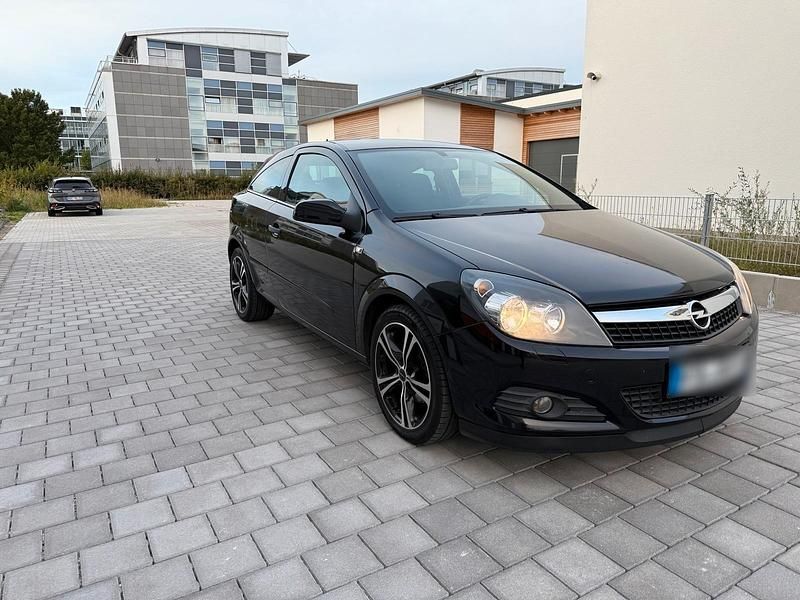 Schwarz Gebraucht 2009 Opel Astra GTC Kleinwagen | 2.200 € (Fairer Preis) - Bild 1/4