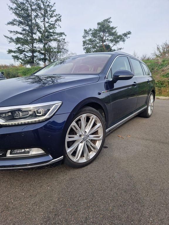 Gebraucht VW Passat Highline 239 PS (175 kW) 2015 Blau Limousine