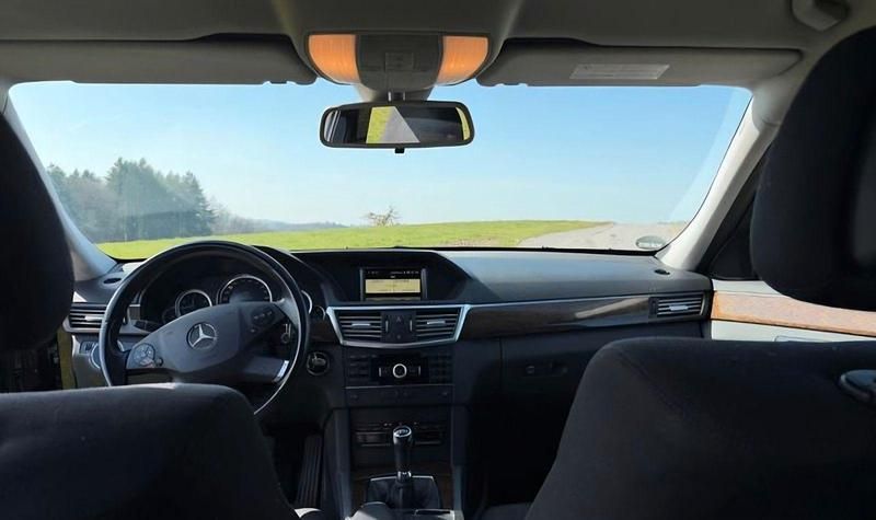 Gebraucht Mercedes E200 136 PS (100 kW) 2009 Braun Limousine