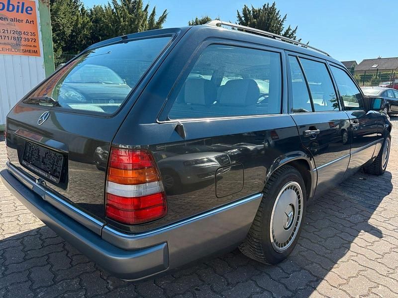Gebraucht Mercedes E280 193 PS (141 kW) 1994 Schwarz Kombi