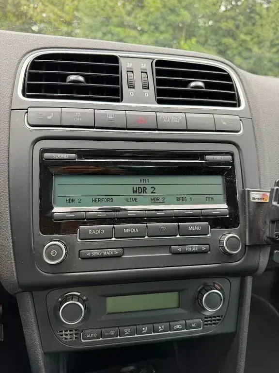 Gebraucht VW Polo Team 105 PS (77 kW) 2011 Schwarz Kleinwagen