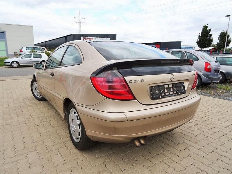 Gebraucht Mercedes C220 143 PS (105 kW) 2002 Beige Coupé