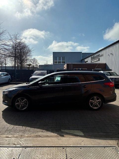 Gebraucht Ford Focus 125 PS (91 kW) 2016 Grau Kombi