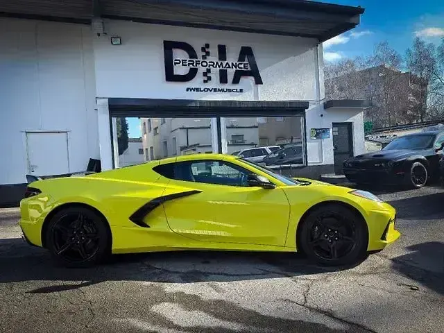 Używany Corvette Stingray 496 KM (364 kW) 2020 Żółty Coupe