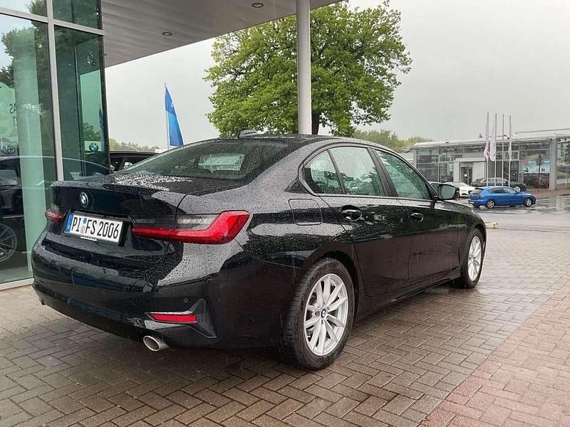 Gebraucht BMW 318 Advantage 150 PS (110 kW) 2022 Schwarz Limousine