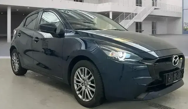 Gebraucht Mazda 2 Exclusive 90 PS (66 kW) 2023 Deep crystal blue Kleinwagen
