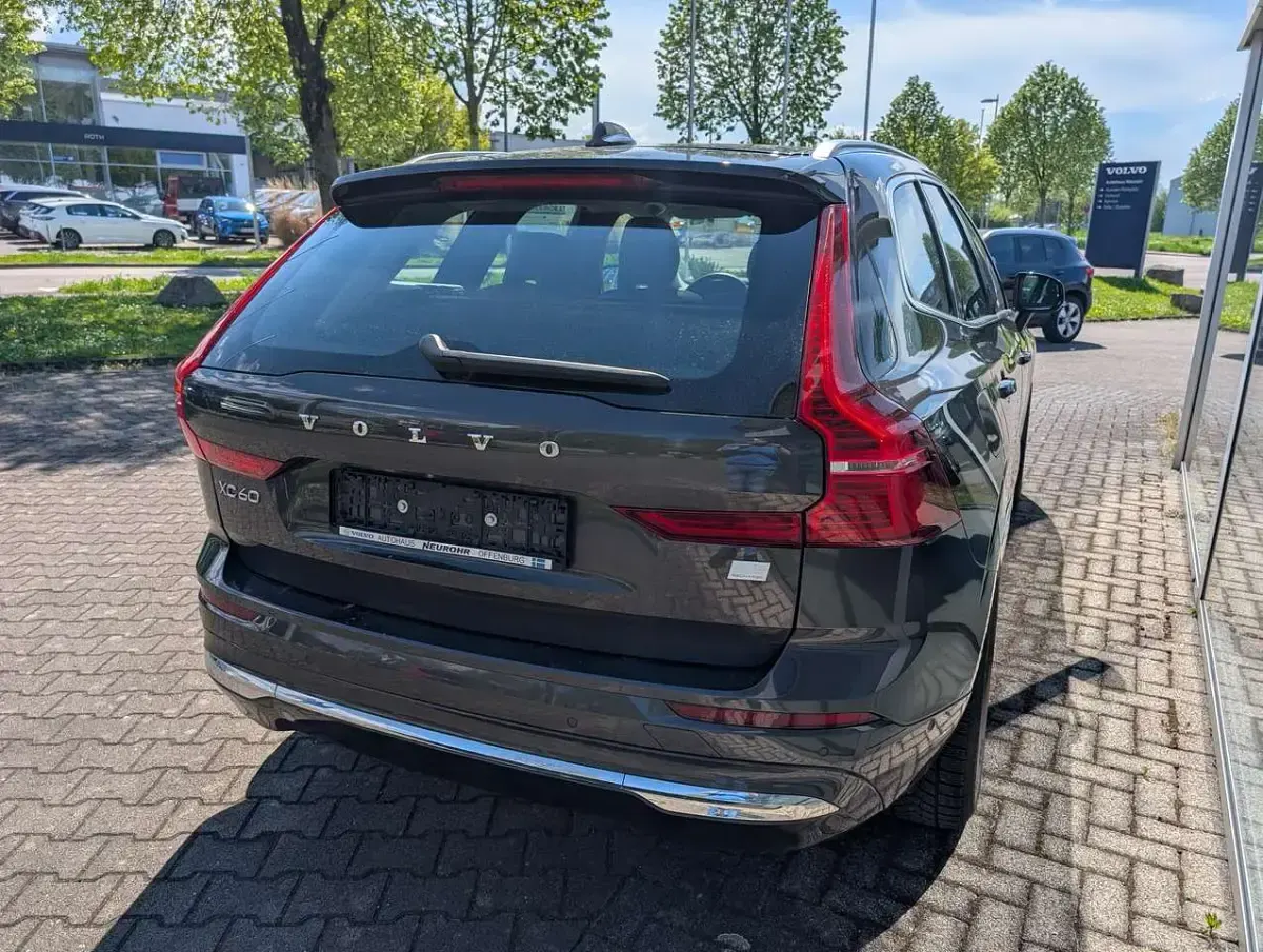 Gebraucht Volvo XC60 Inscription 341 PS (250 kW) 2021 Platinum grey SUV