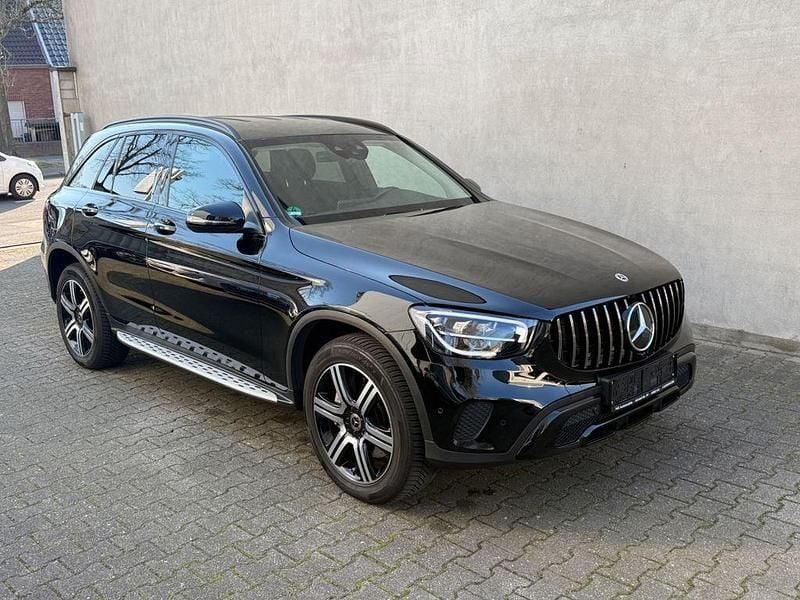Gebraucht Mercedes GLC300e 211 PS (155 kW) 2020 Schwarz SUV