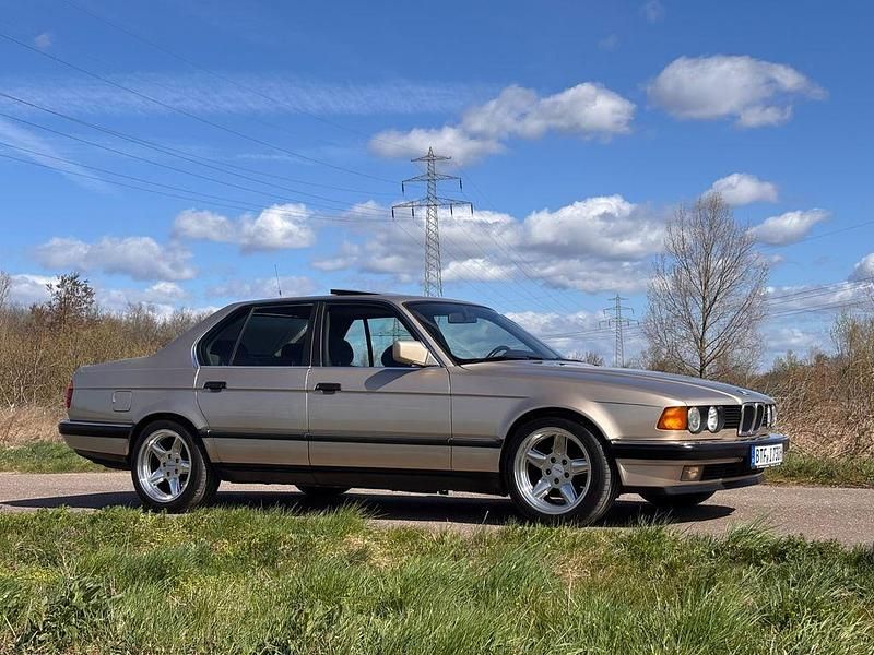 Brugt BMW 730 188 HK (138 kW) 1992 Guld Sedan