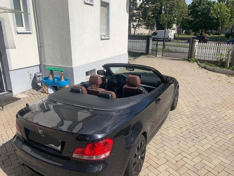 Schwarz Gebraucht 2009 BMW 120 Cabriolet M Sport Cabrio | 4.400 € (Guter Preis) - Bild 1/4