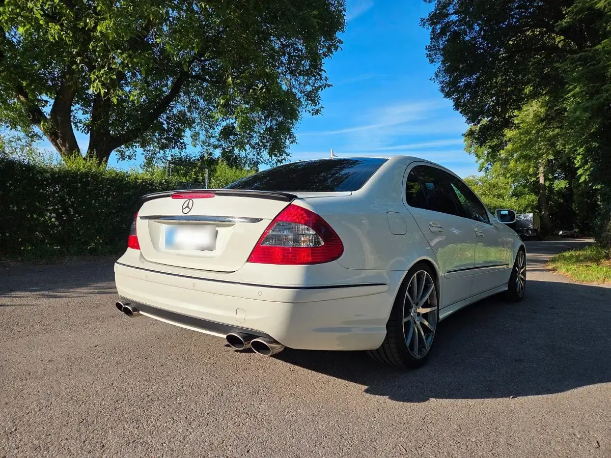 Gebraucht Mercedes E500 Avantgarde 387 PS (284 kW) 2006 Weiß Limousine