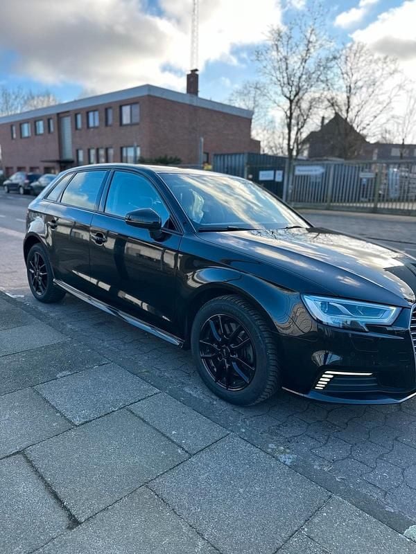 Schwarz Gebraucht 2020 Audi A3 Limousine | 16.580 € (Superpreis) - Bild 1/4