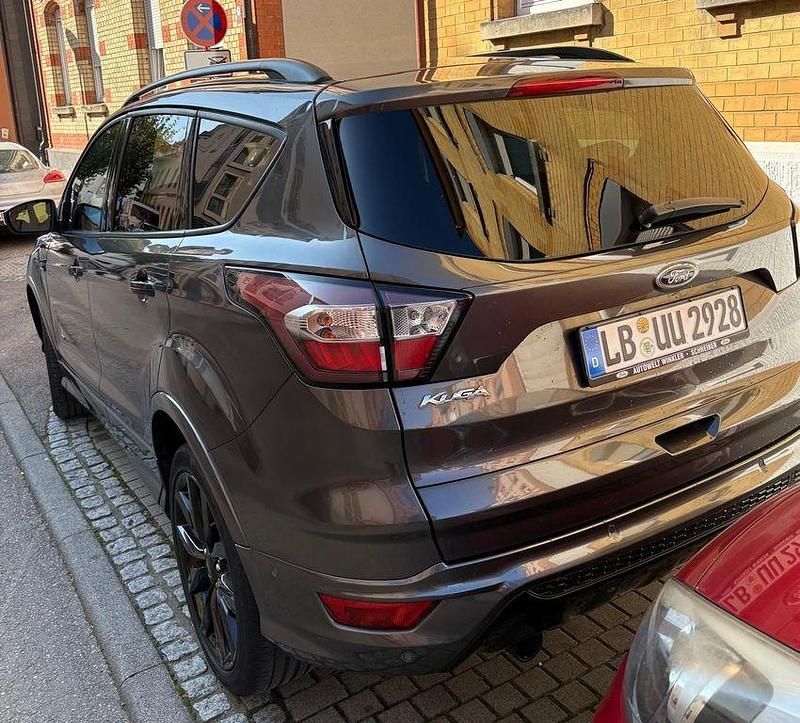 Gebraucht Ford Kuga ST-Line 150 PS (110 kW) 2018 Grau SUV